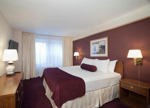 Murray Hill East Suites image 7